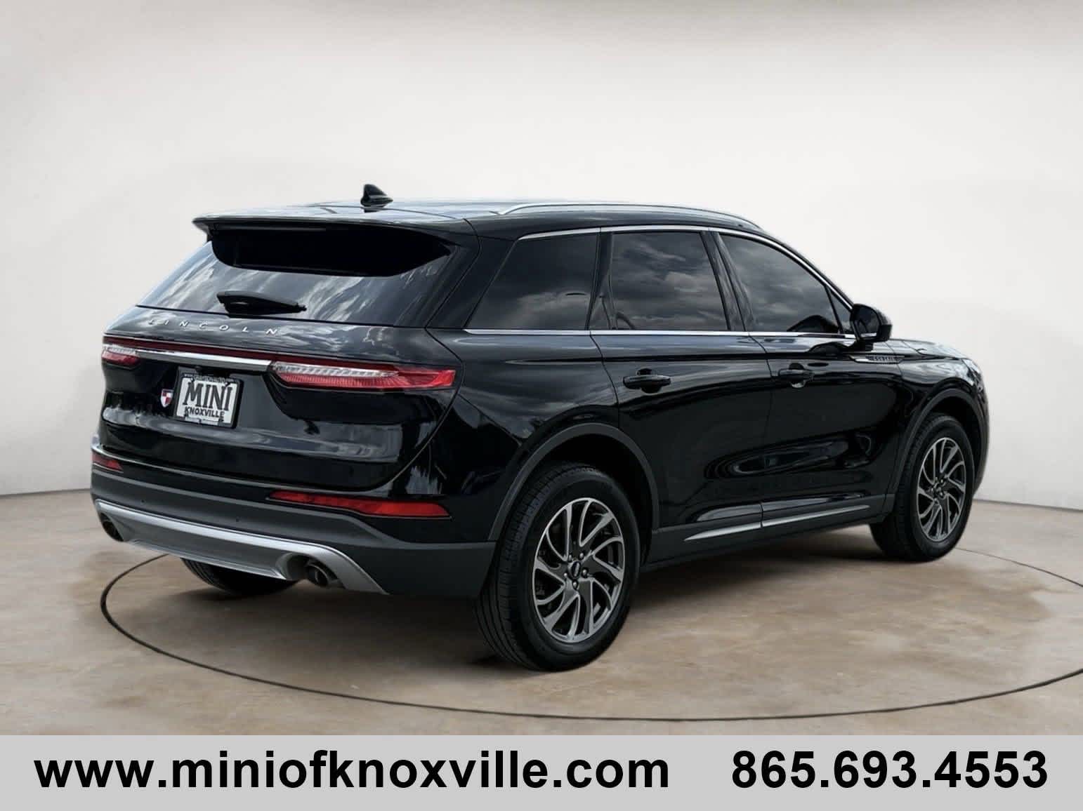 2020 Lincoln Corsair Standard photo 3