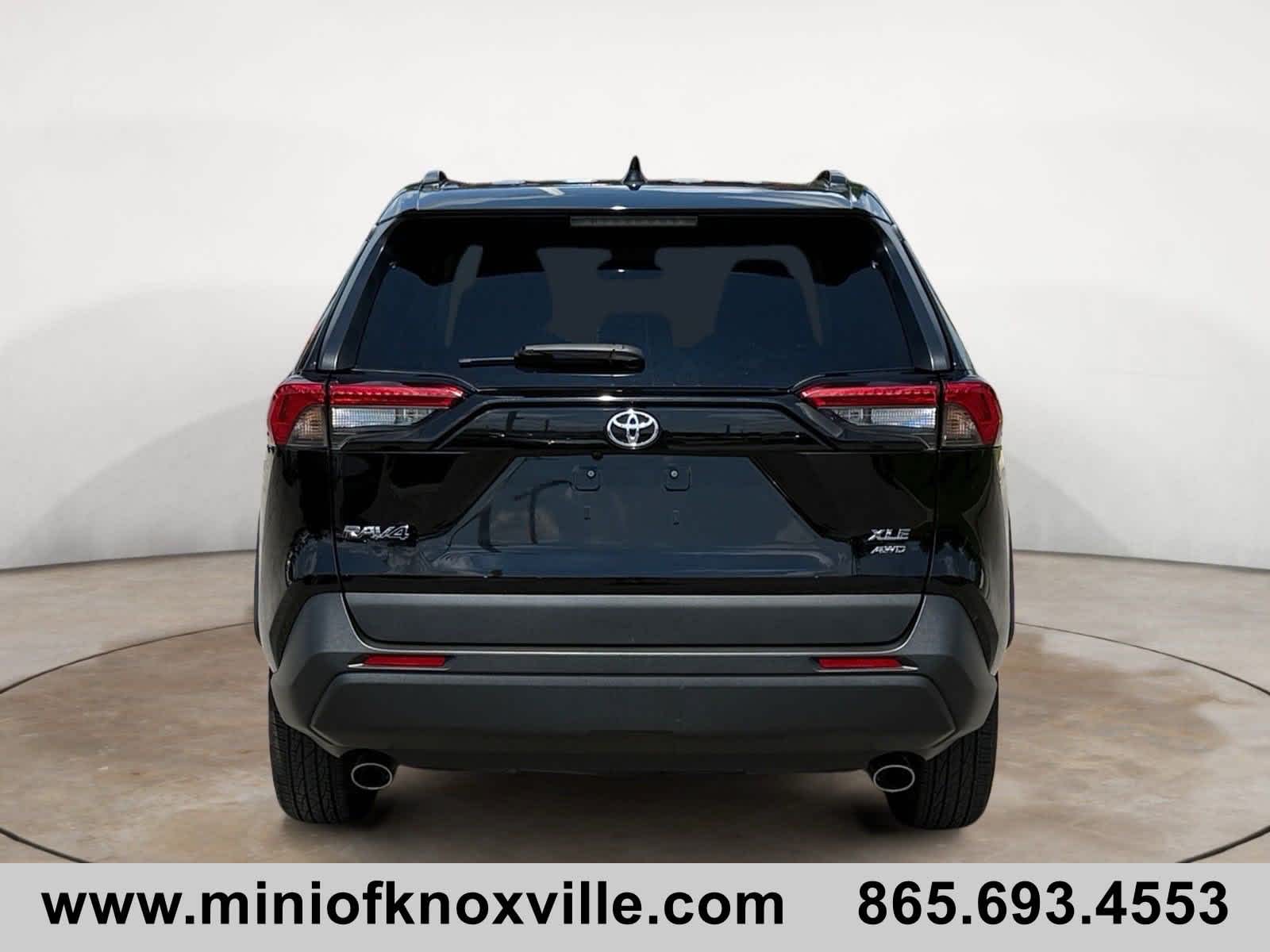 2023 Toyota RAV4 XLE photo 3