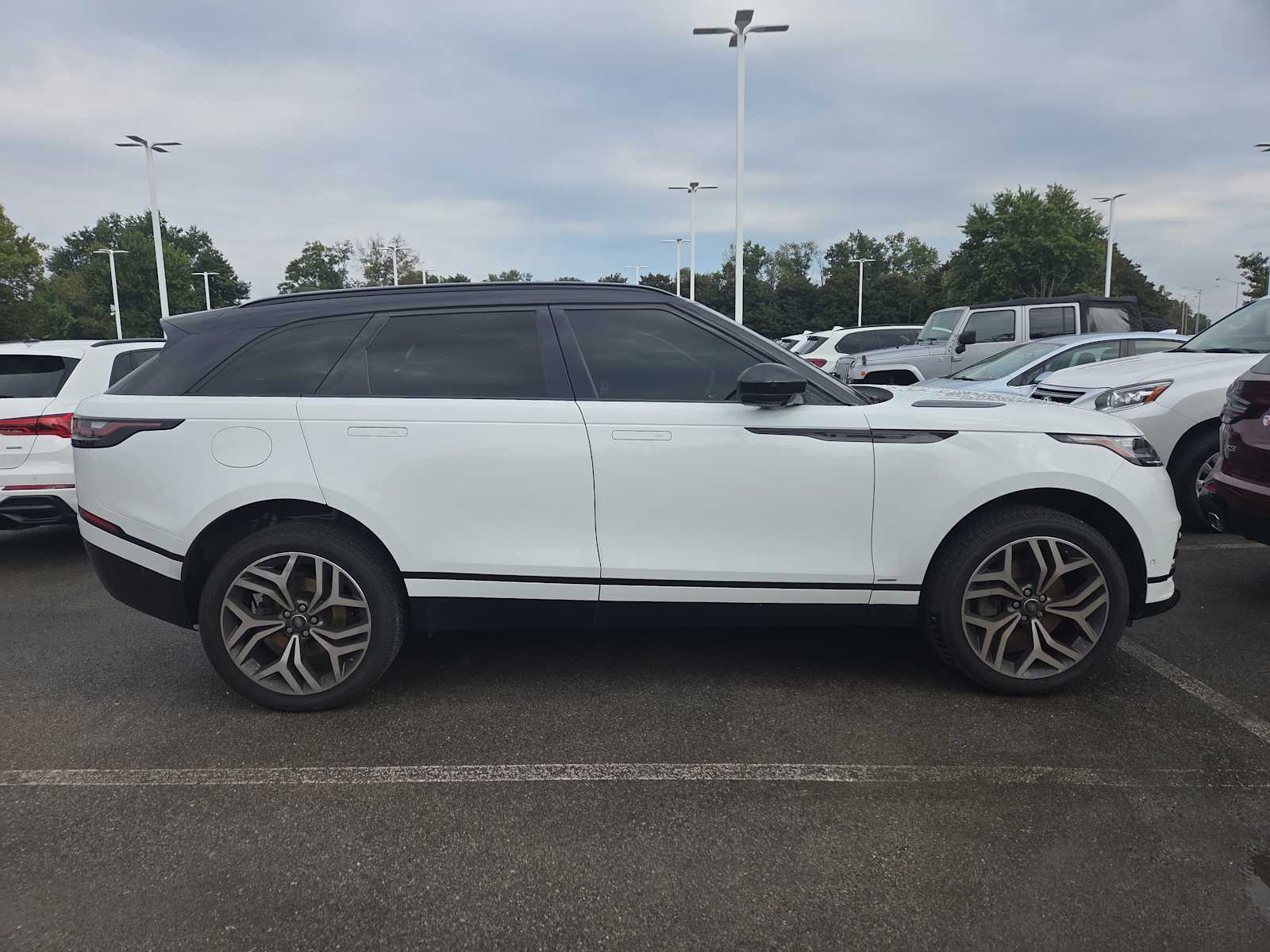 2018 Land Rover Range Rover Velar R-Dynamic HSE photo 2