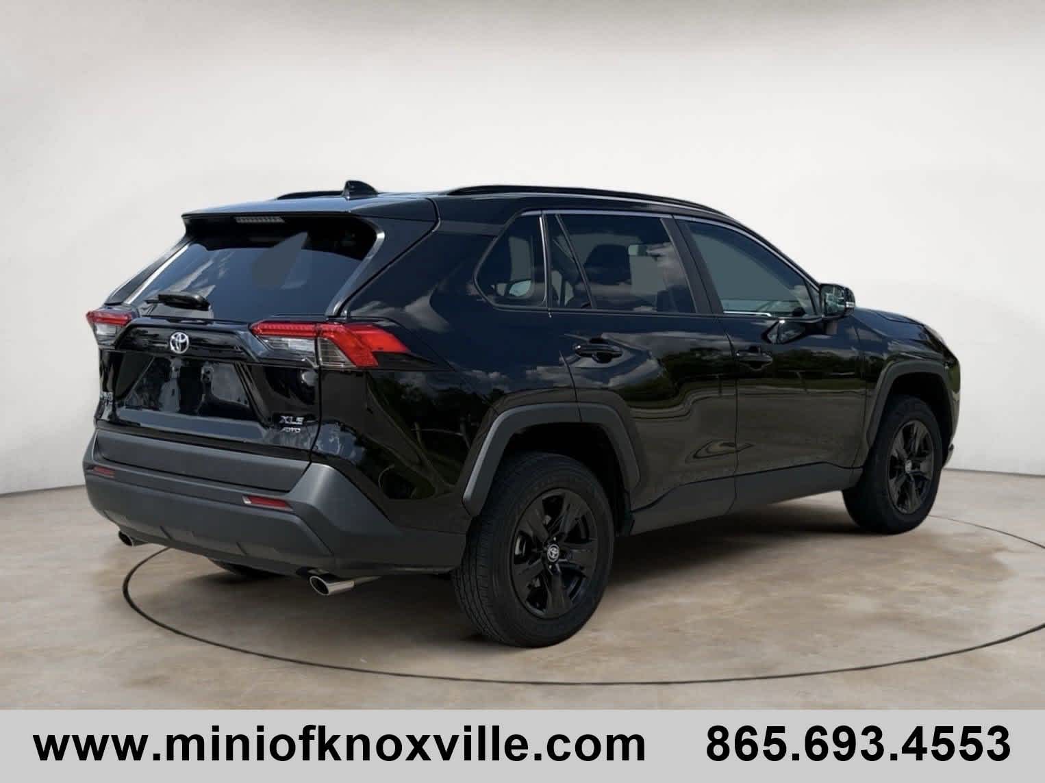 2023 Toyota RAV4 XLE photo 2
