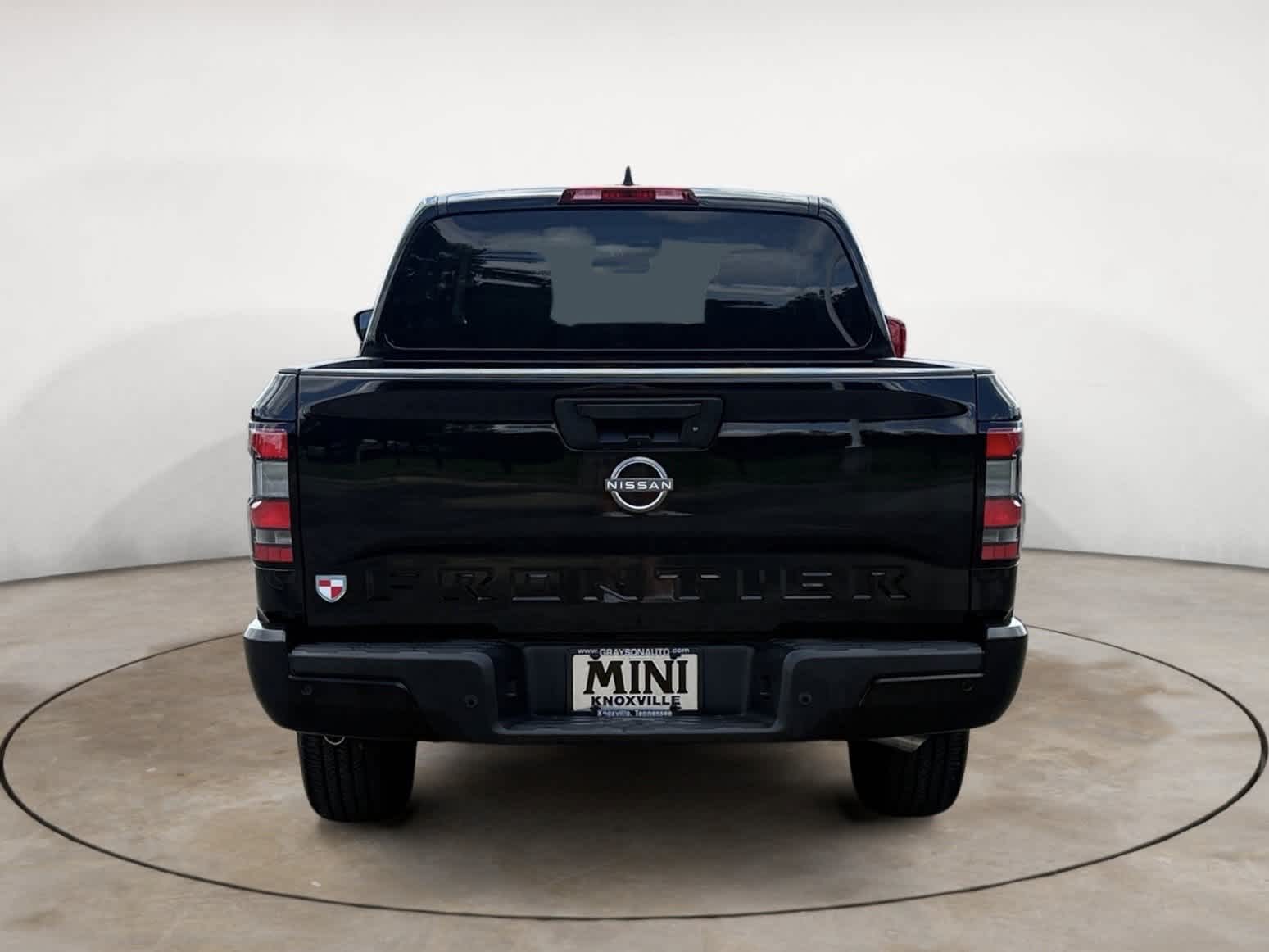 2022 Nissan Frontier S Crew Cab photo 4
