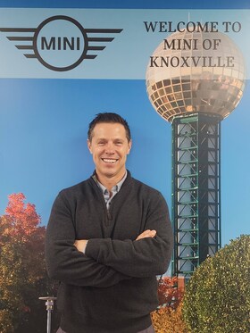 Staff member Angelo Azuar from ID_6f71b6c2213e