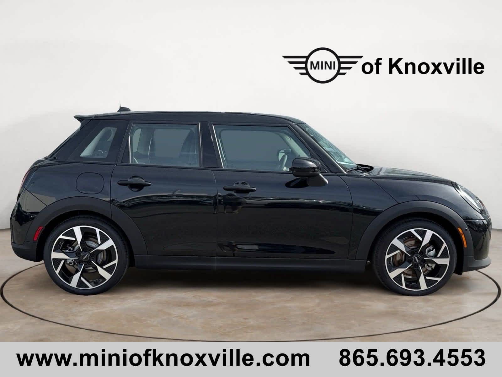 2025 Mini Cooper Hardtop 4 Door Signature photo 2