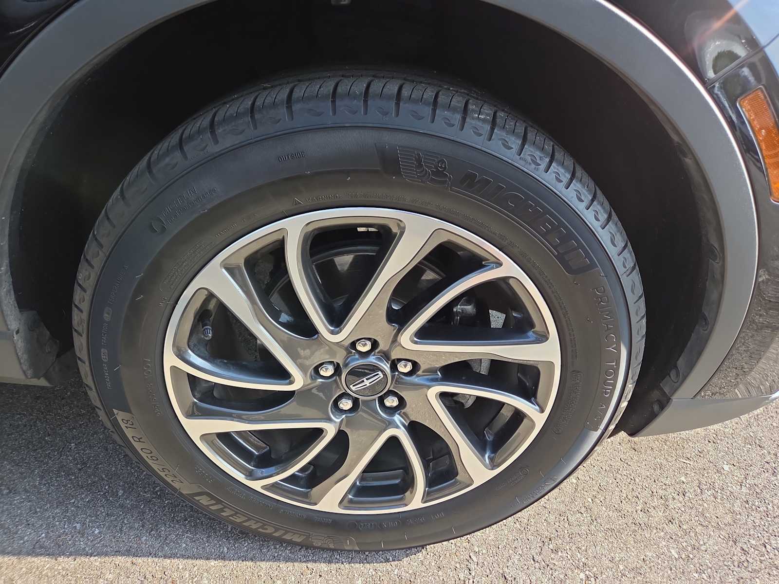 2020 Lincoln Corsair Standard photo 2