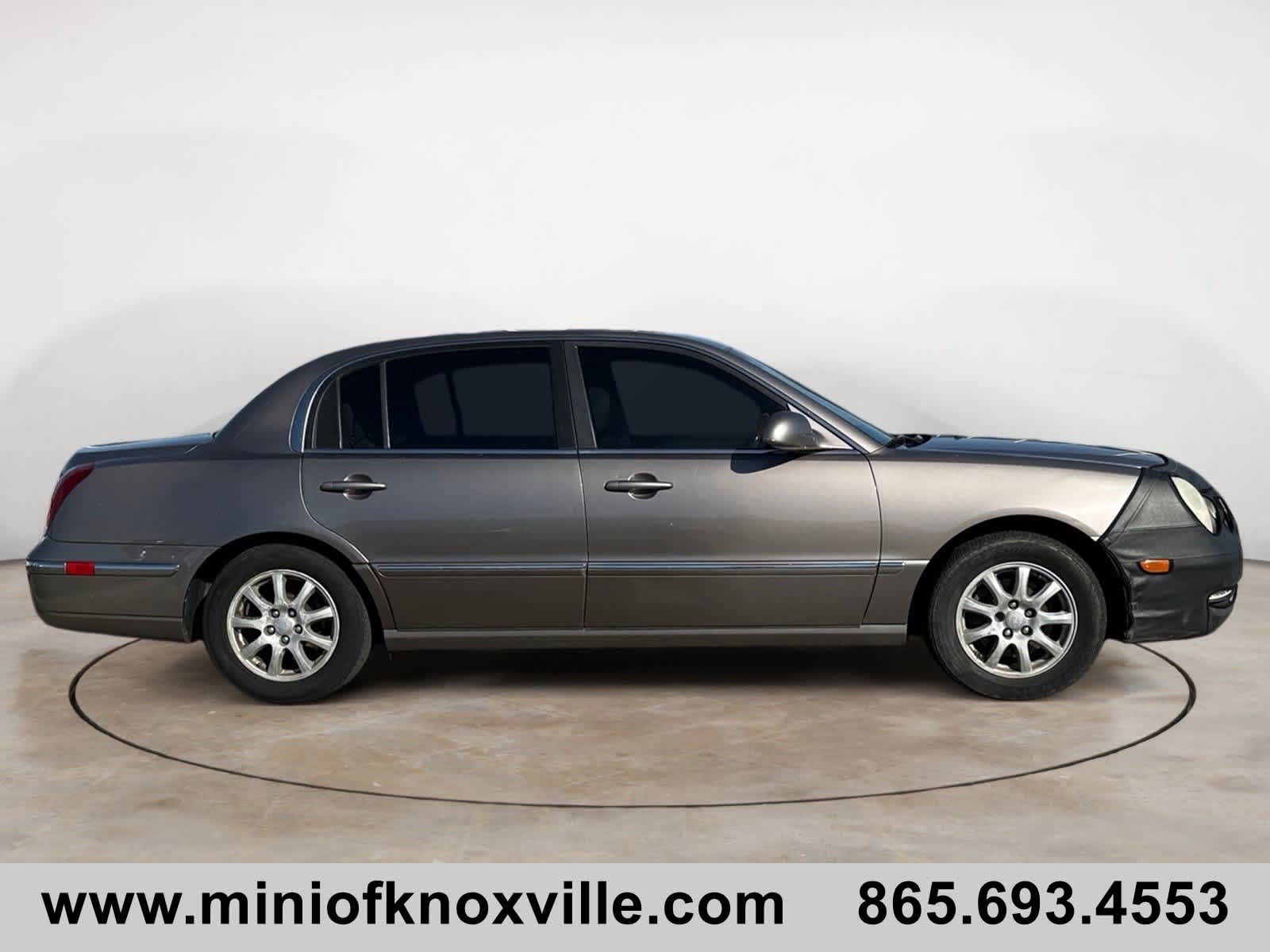 Used 2008 Kia Amanti Base with VIN KNALD125085156289 for sale in Knoxville, TN