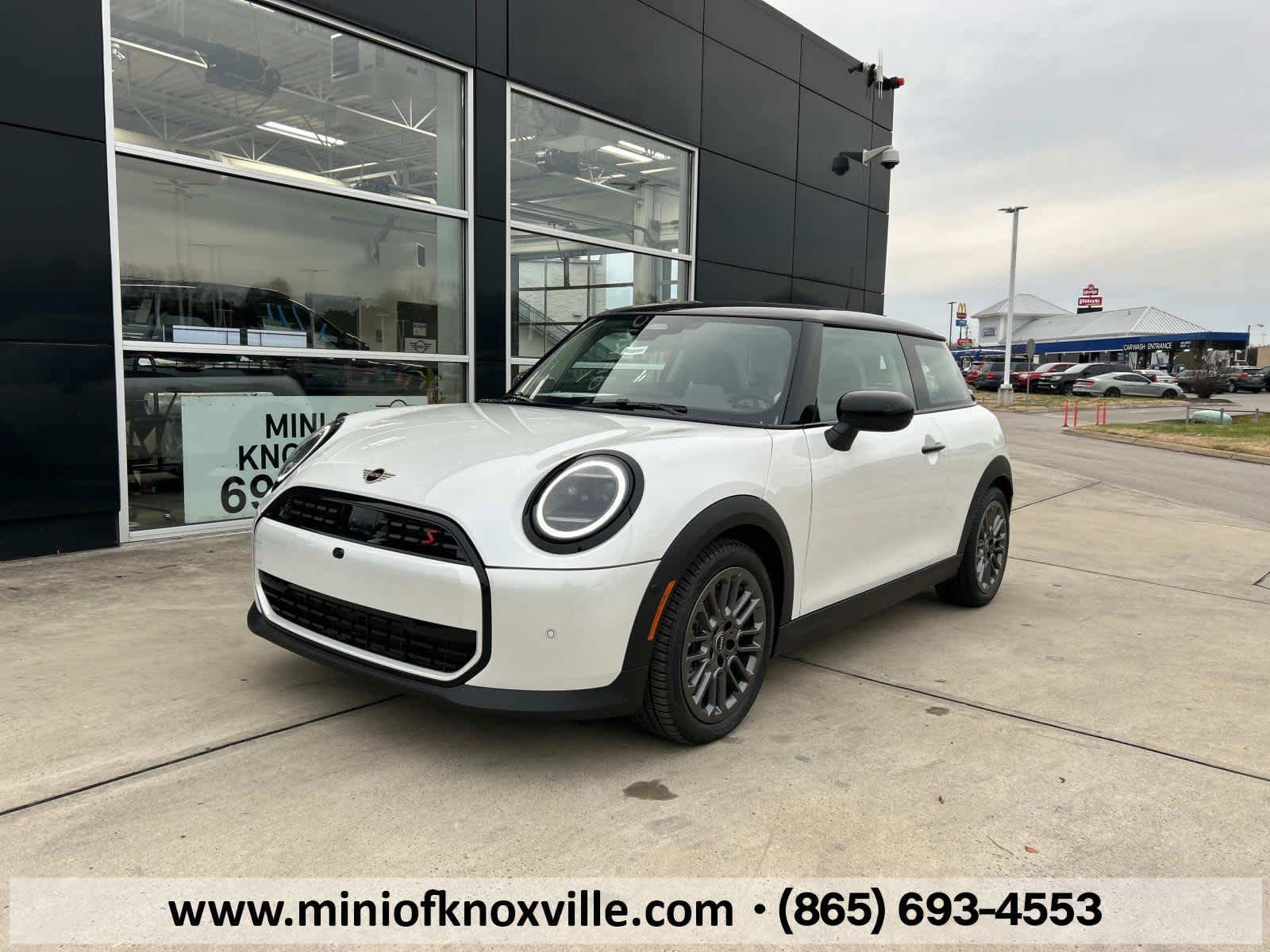 2025 Mini Cooper 2 Door Hardtop Iconic photo 2