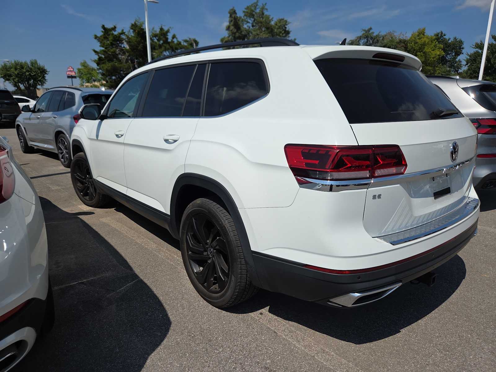 2022 Volkswagen Atlas SE Technology photo 2