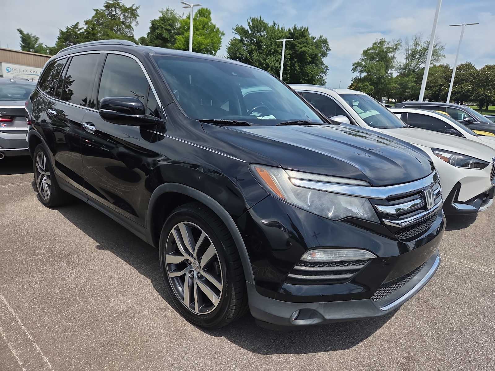 2017 Honda Pilot 4WD Elite's photo