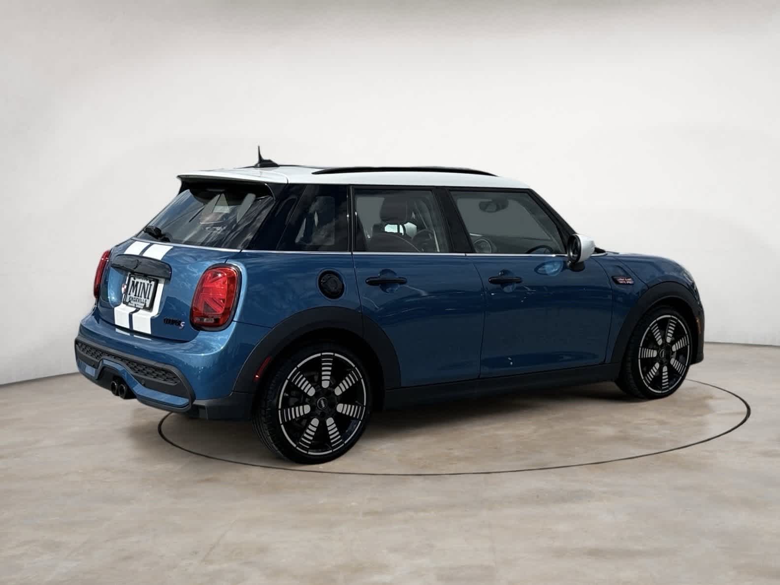 2023 Mini Cooper 4 Door Hardtop S photo 3