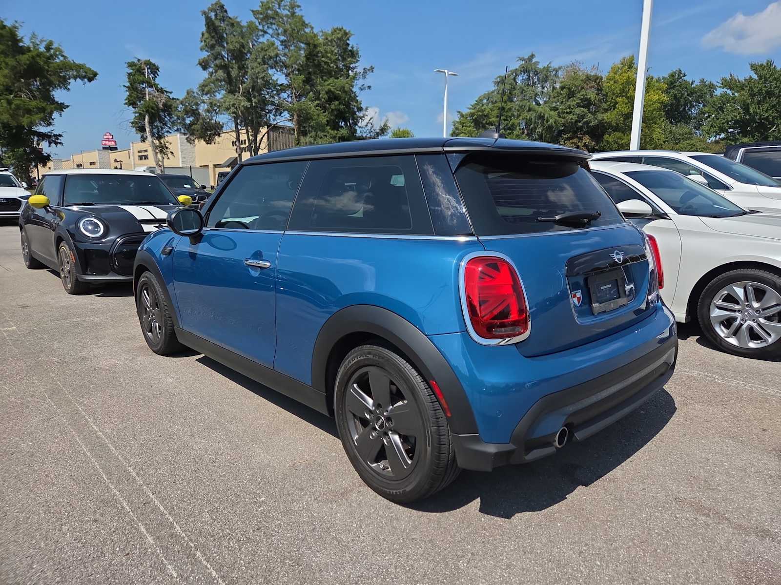 2023 Mini Cooper 2 Door Hardtop Signature photo 4