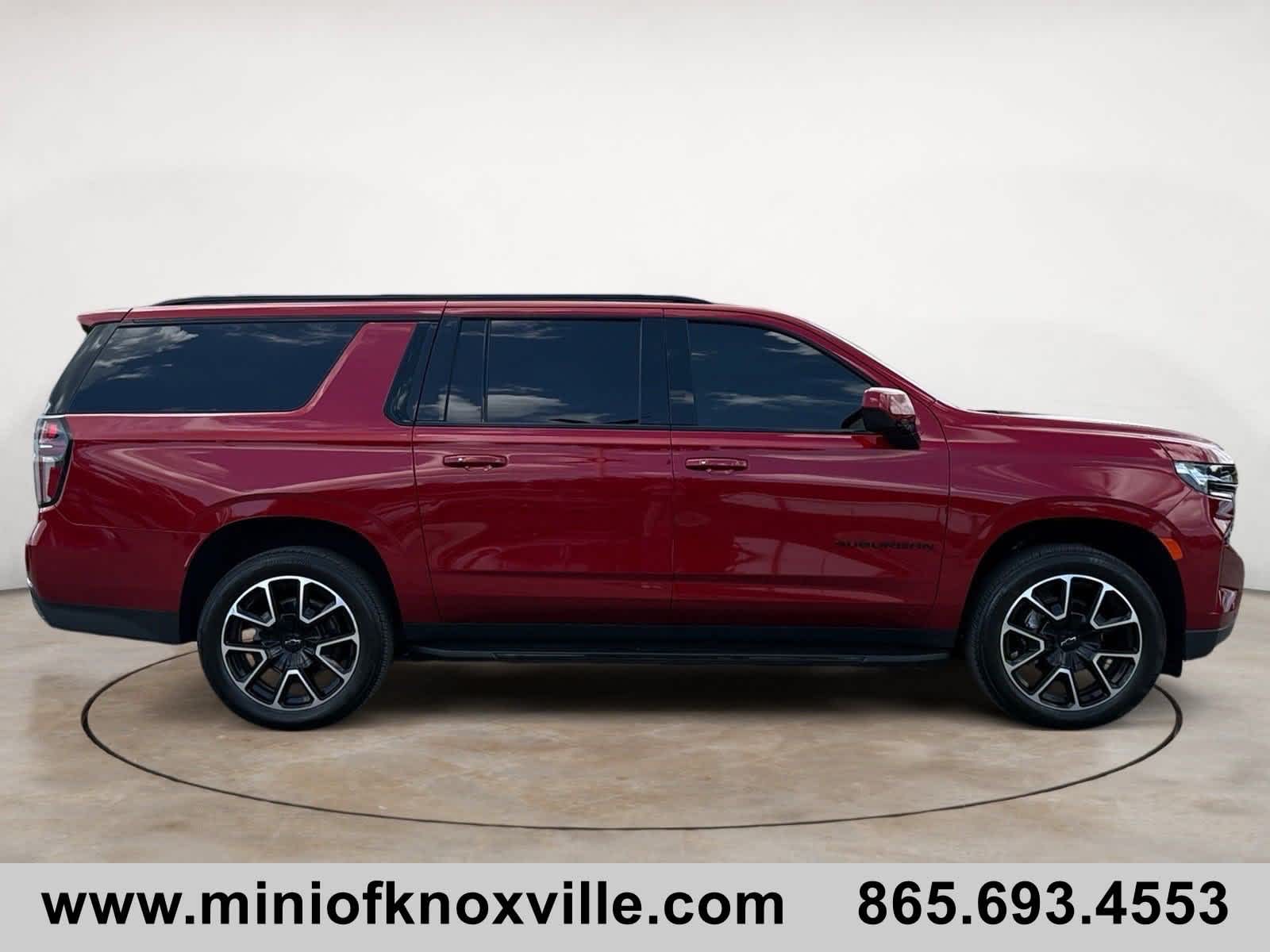 2023 Chevrolet Suburban RST photo 2
