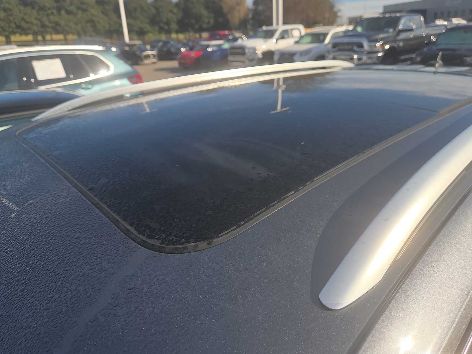 2018 Volkswagen Tiguan SEL Premium photo 3