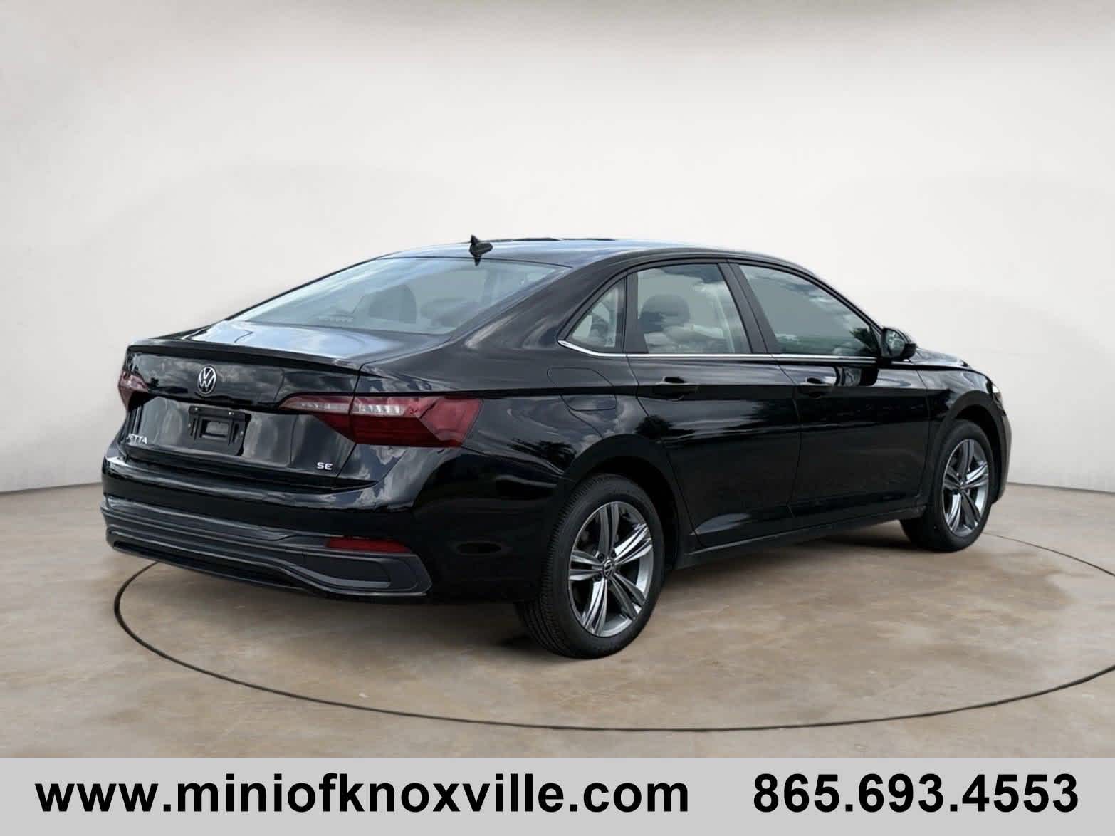 2023 Volkswagen Jetta SE photo 3