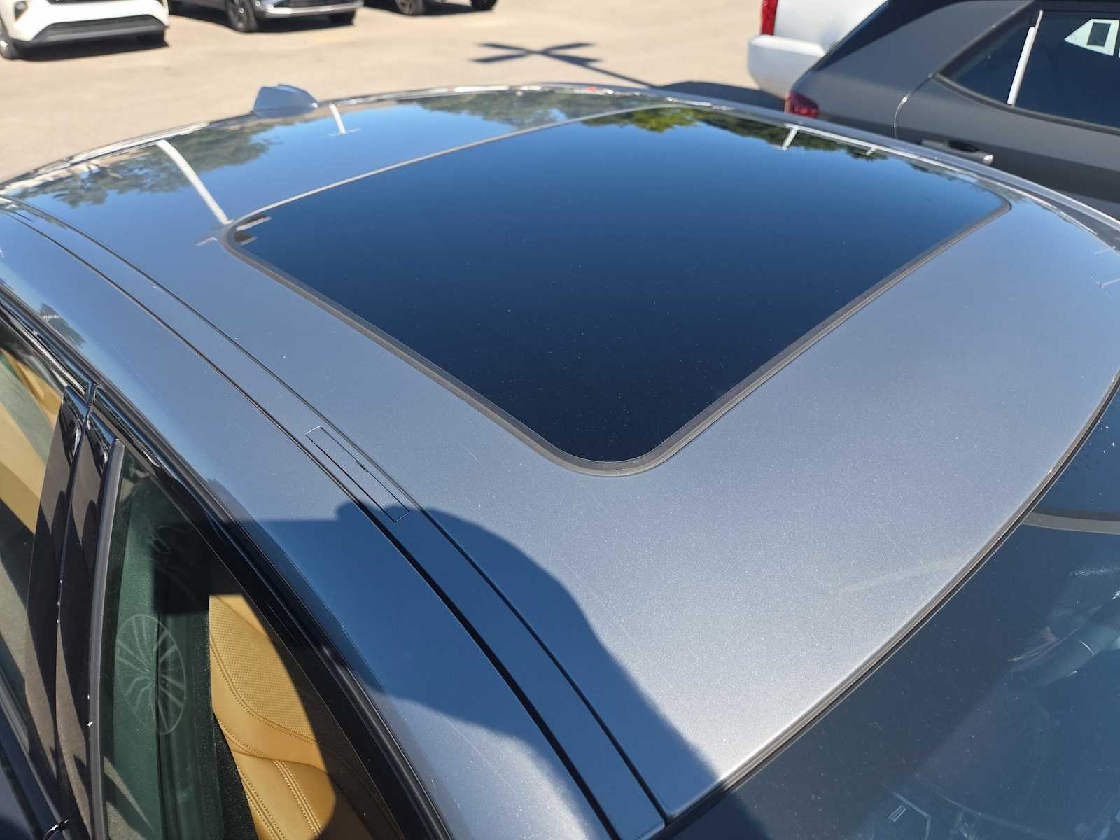 2023 Bmw 330e Sedan photo 2