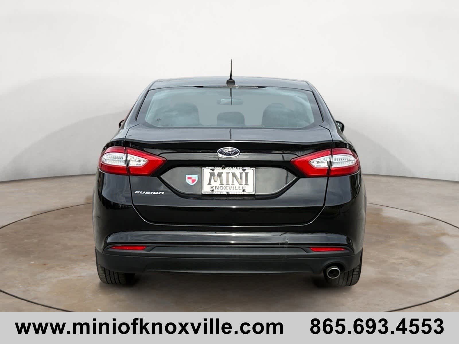 2015 Ford Fusion S photo 3