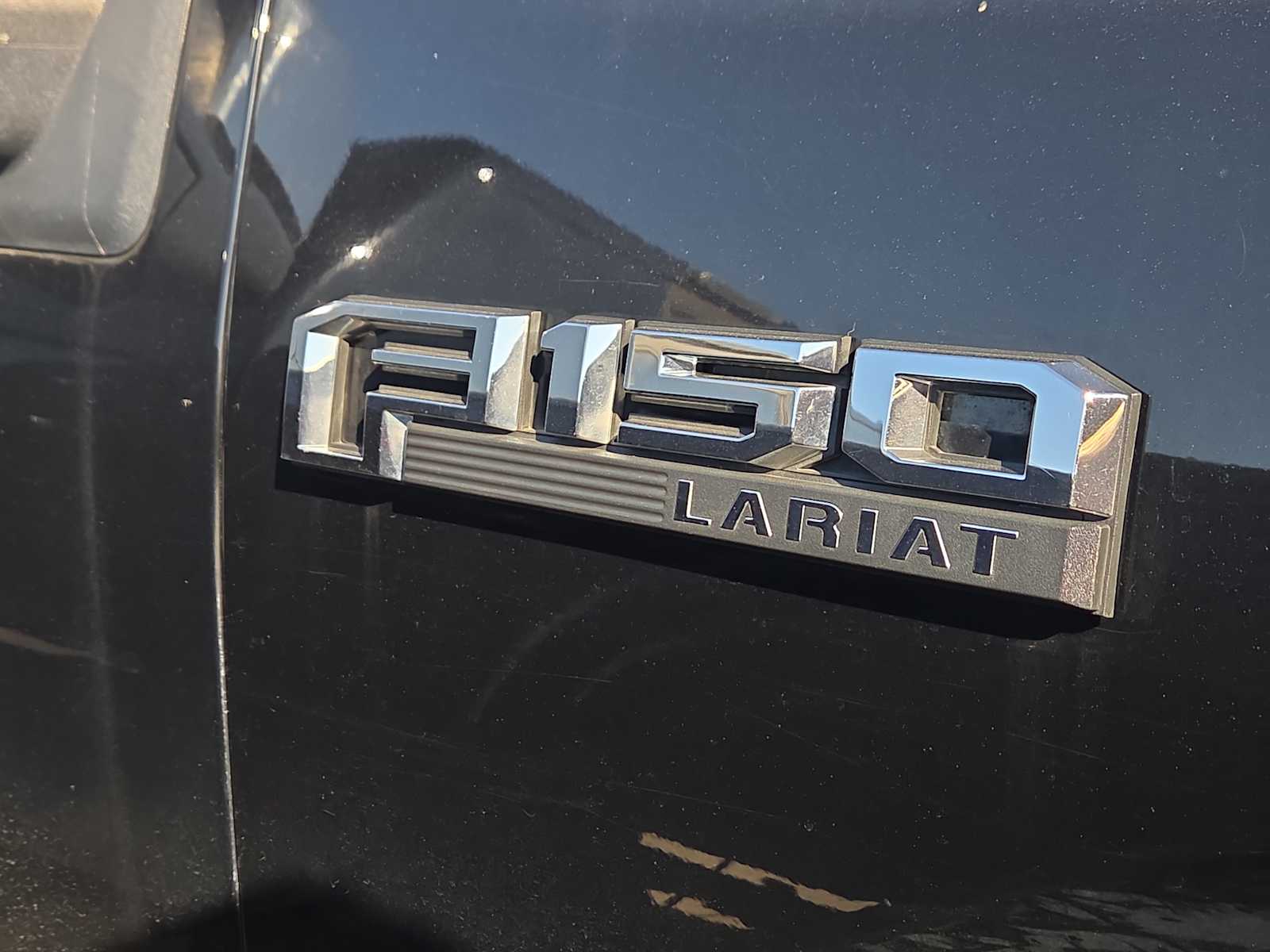 2016 Ford F-150 Lariat photo 2