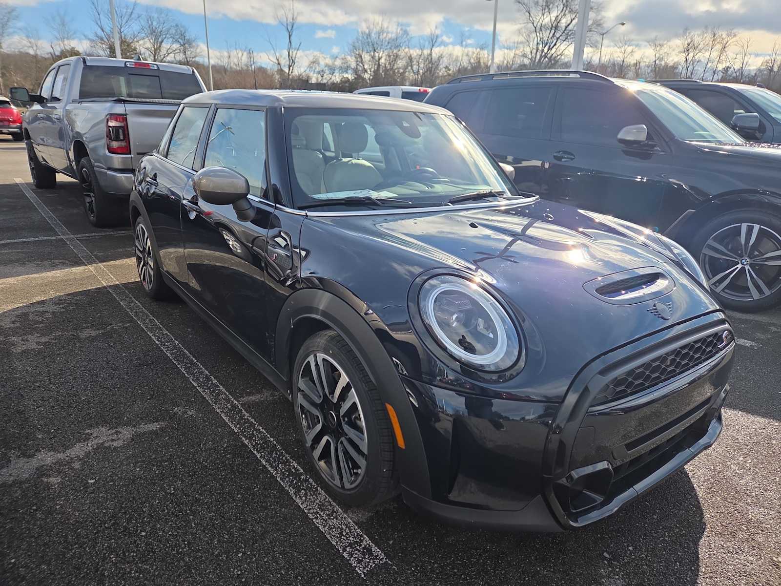 2022 MINI Hardtop 4 Door S's photo