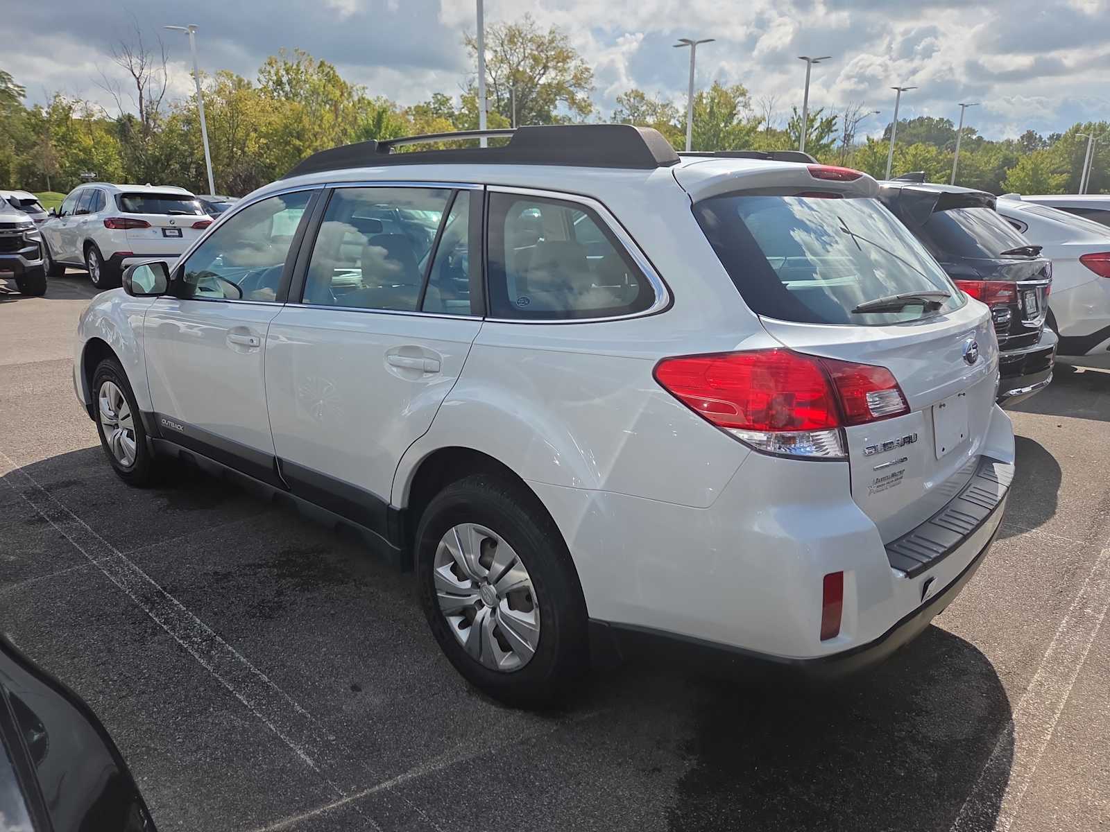 2013 Subaru Outback 2.5i photo 2
