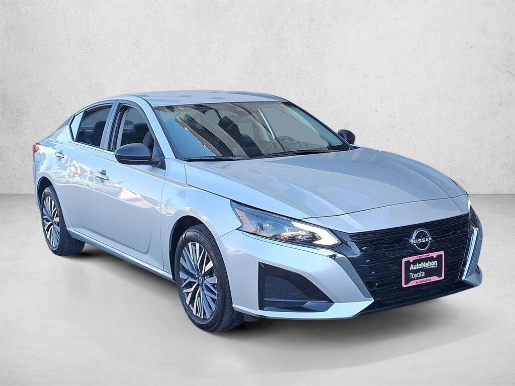 Used 2025 Nissan Altima SV Sedan