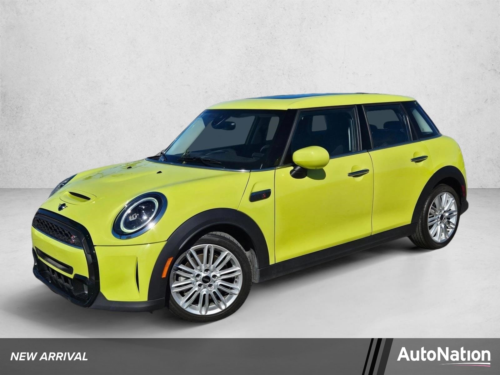 2024 MINI Hardtop Cooper S's photo