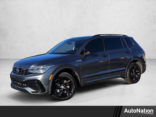 2023 Volkswagen Tiguan SE R-LINE BLACK's photo