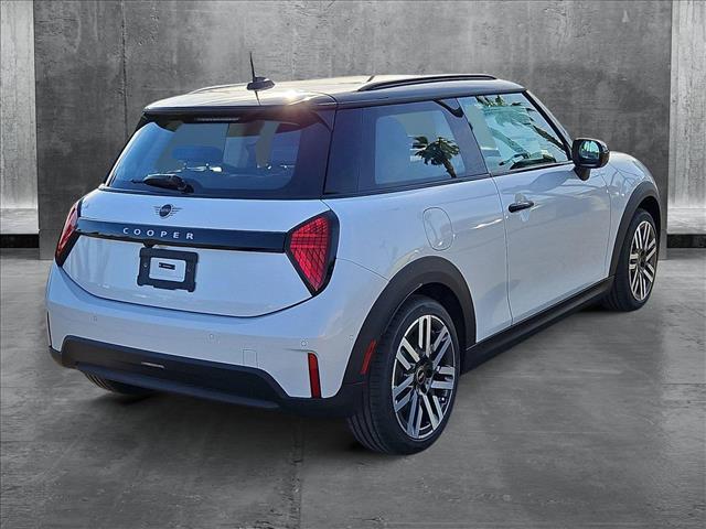 2025 Mini Cooper Hardtop 2 Door Signature photo 2