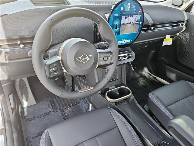 2025 Mini Cooper Hardtop 2 Door Signature photo 3