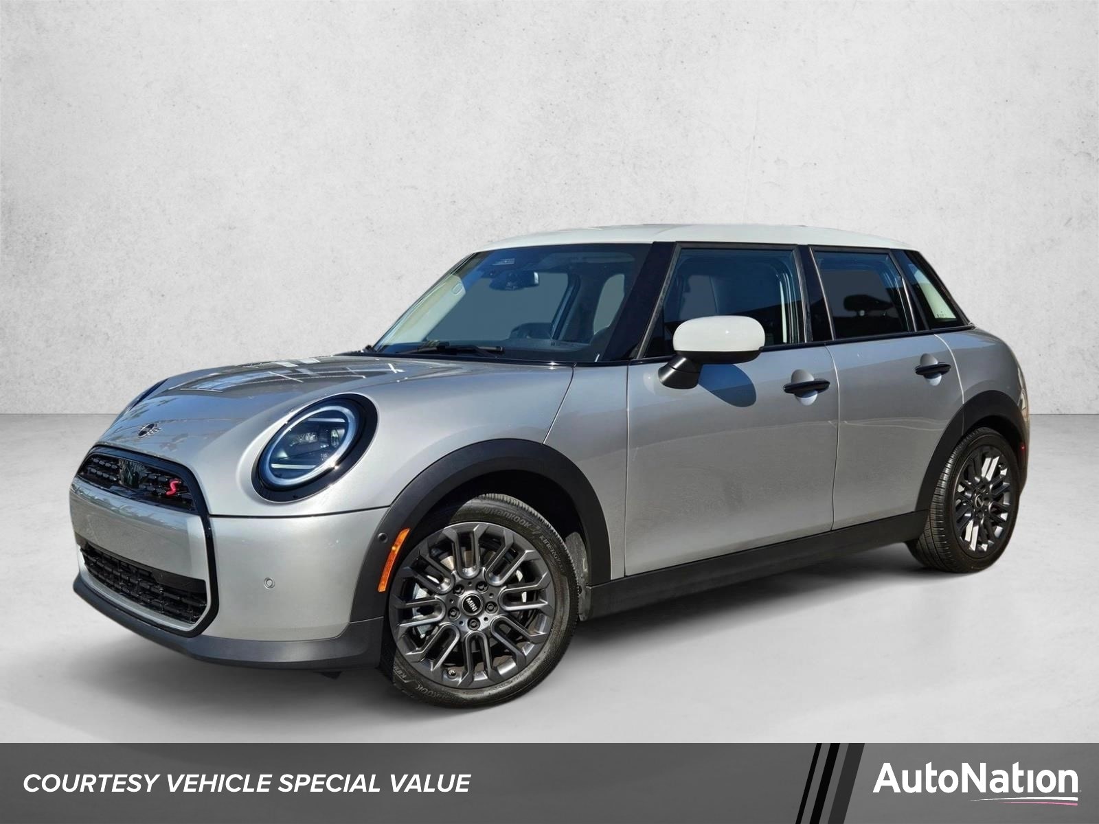 2026 MINI Hardtop Cooper S Signature's photo