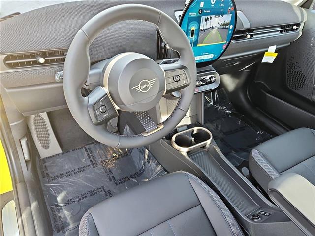 2025 Mini Cooper 2 Door Hardtop Signature photo 3