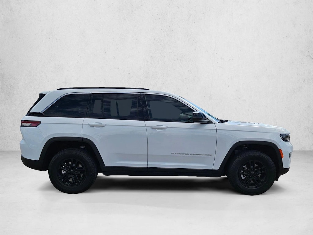 Used 2025 Jeep Grand Cherokee Laredo SUV