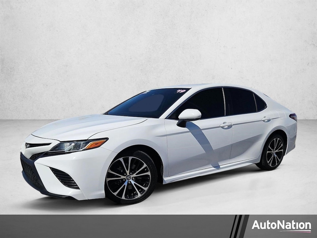 Used 2019 Toyota Camry SE Sedan