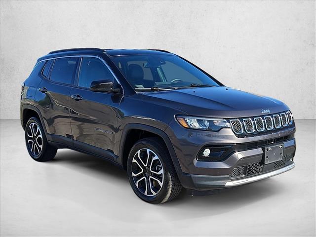 2023 Jeep Compass Limited photo 3