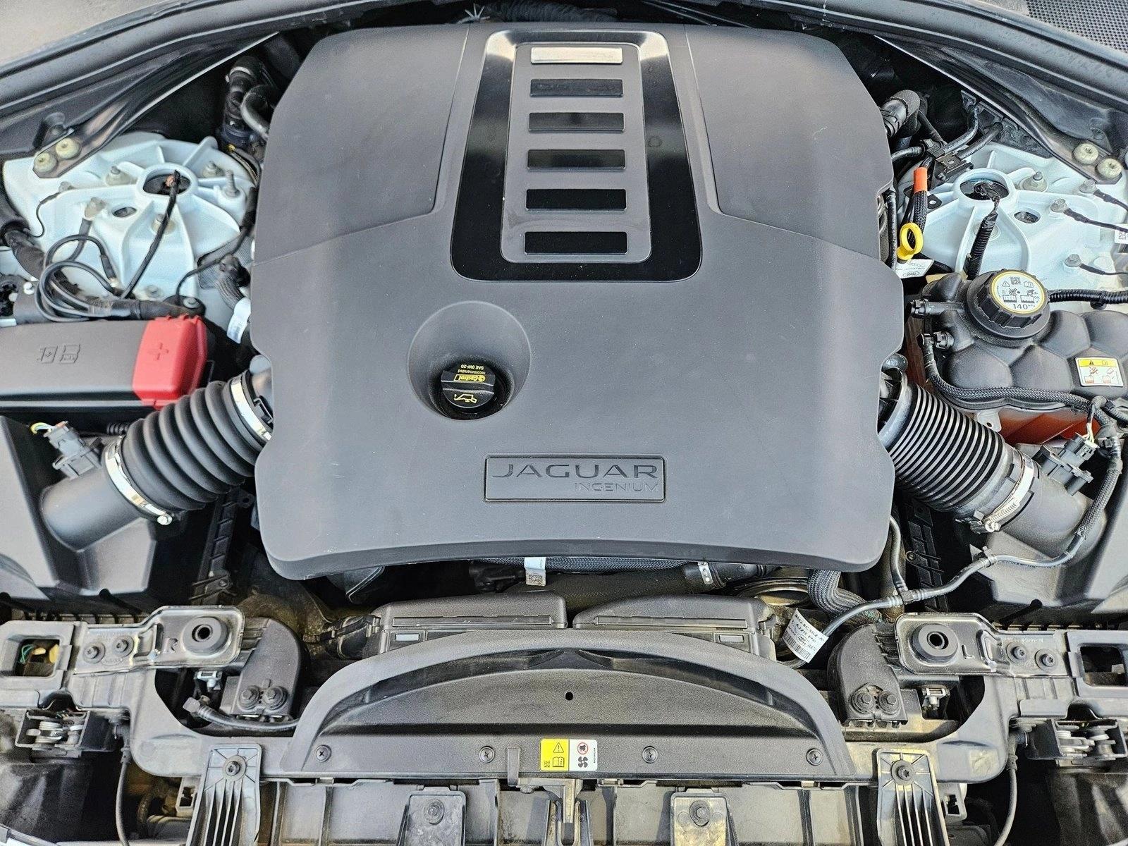 2021 Jaguar F-Pace R-Dynamic S - Photo 25