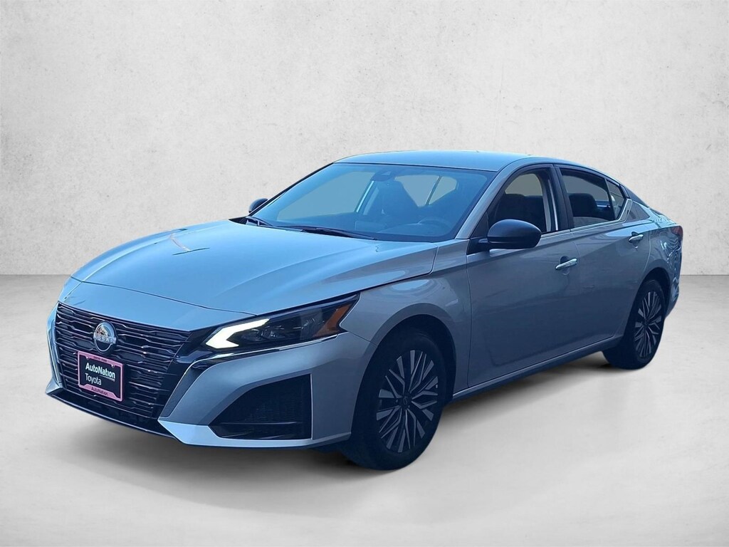 Used 2025 Nissan Altima SV Sedan