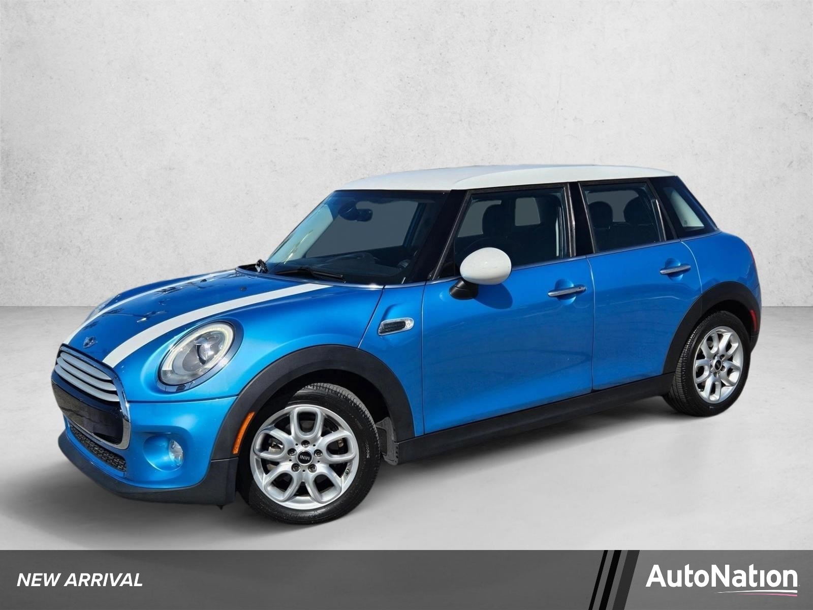 2015 MINI Cooper - 4 Door's photo