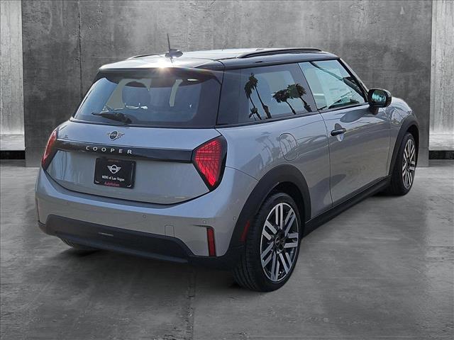 2025 Mini Cooper Hardtop 2 Door Signature photo 2