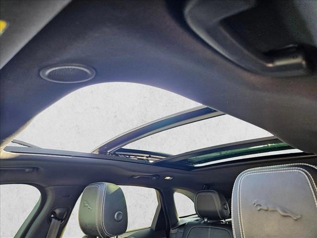 2021 Jaguar F-Pace R-Dynamic S - Photo 17