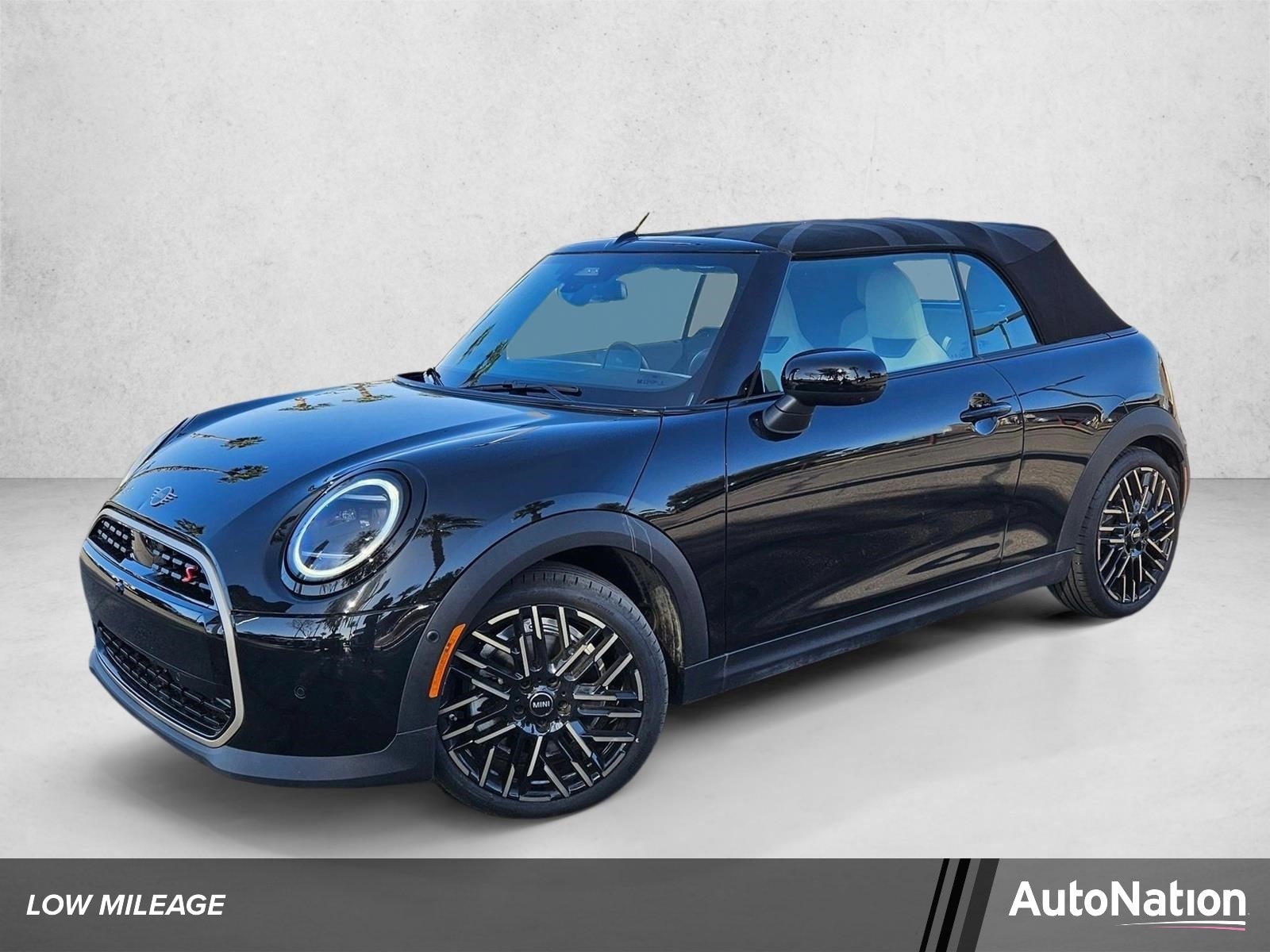2025 MINI Convertible Cooper S Signature's photo