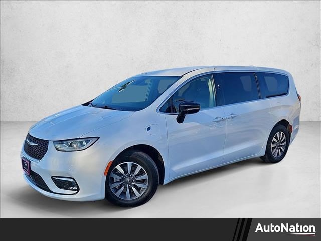 2024 Chrysler Pacifica PHEV Select
