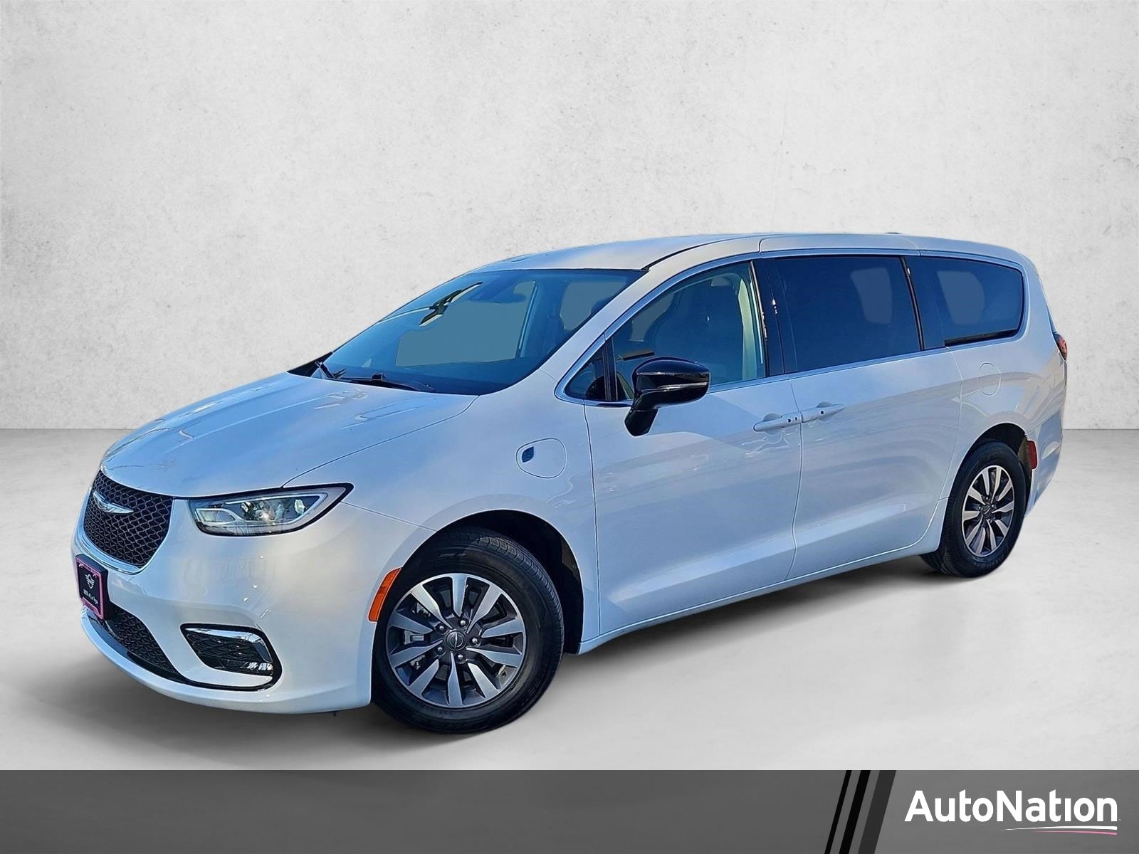 2024 Chrysler Pacifica Hybrid Select PHEV's photo