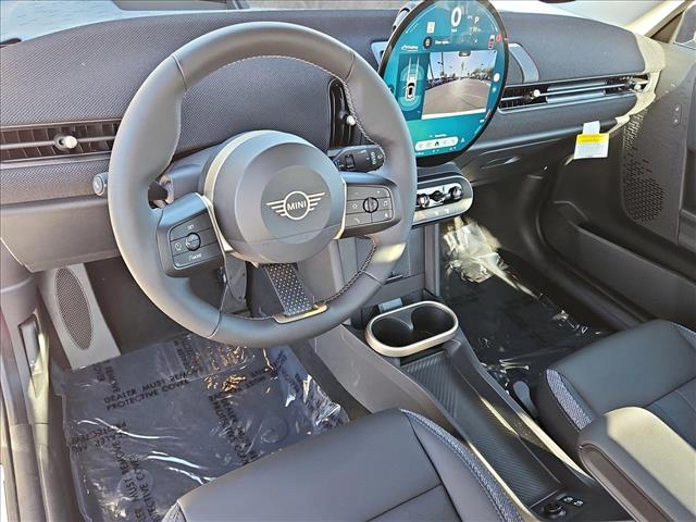 2025 Mini Cooper Hardtop 2 Door Signature photo 3