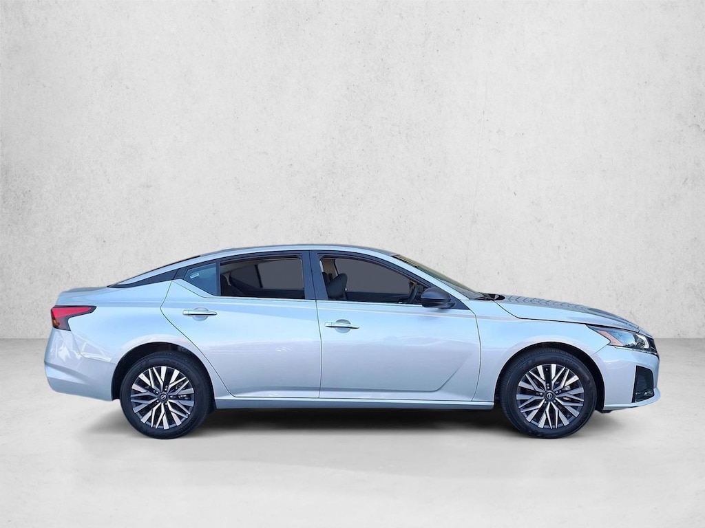 Used 2025 Nissan Altima SV Sedan