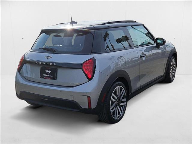 2025 Mini Cooper Hardtop 2 Door Signature photo 2