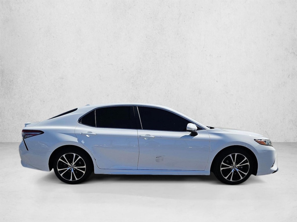 Used 2019 Toyota Camry SE Sedan