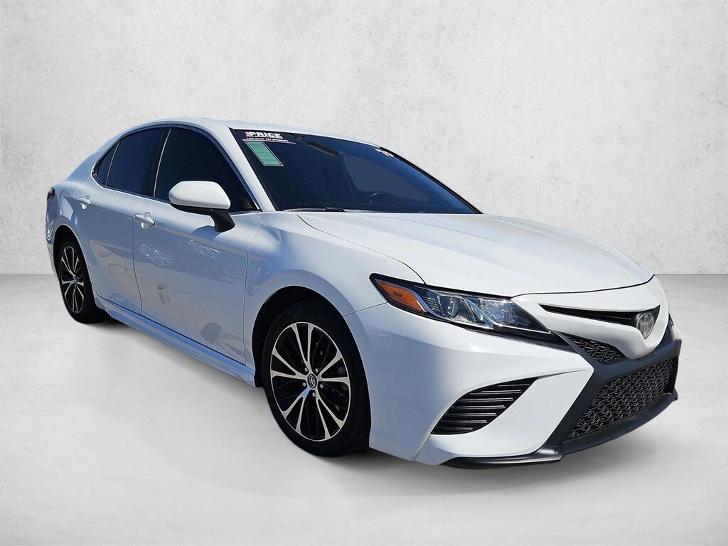Used 2019 Toyota Camry SE Sedan