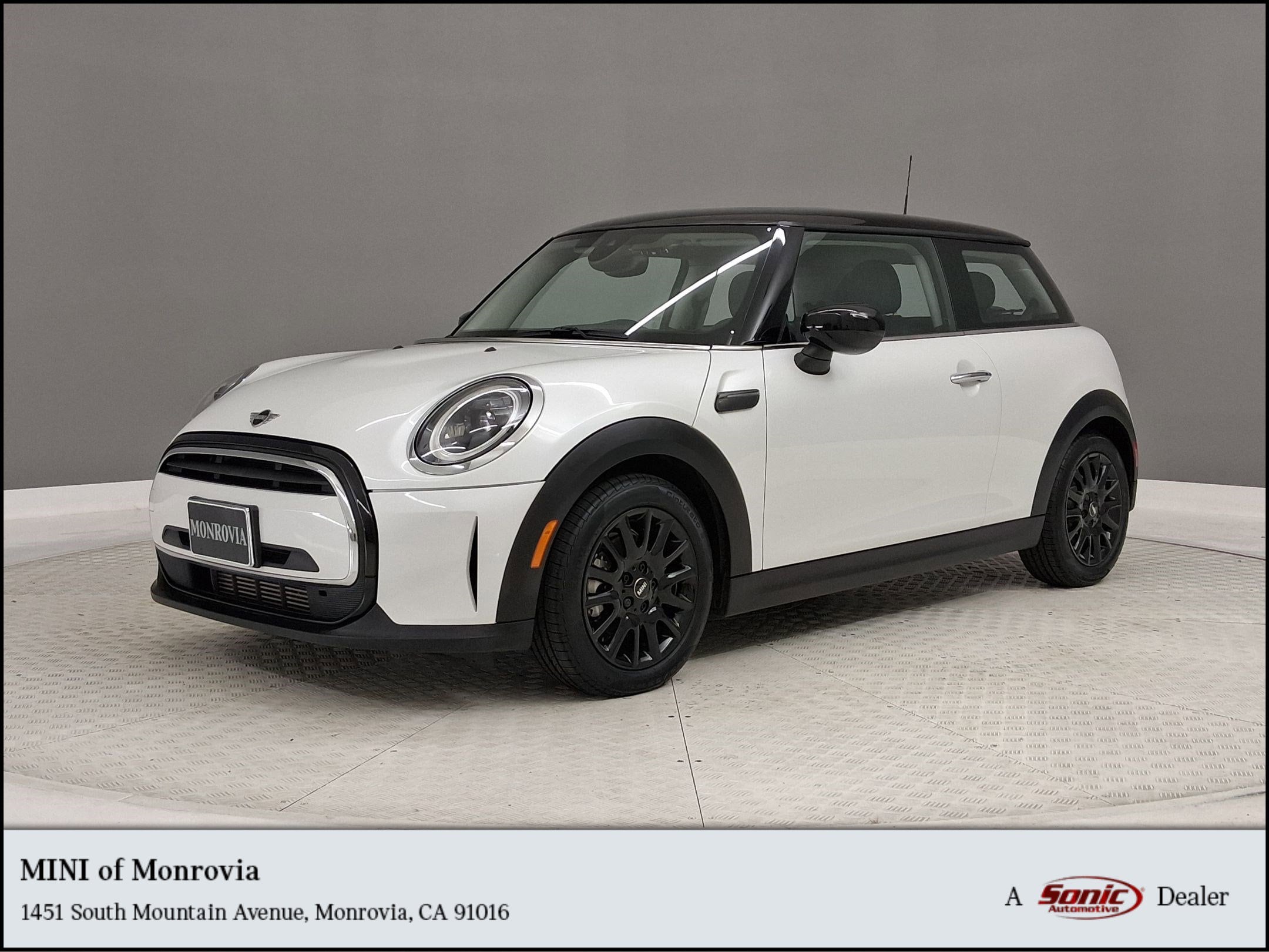 2024 MINI Hardtop Cooper's photo