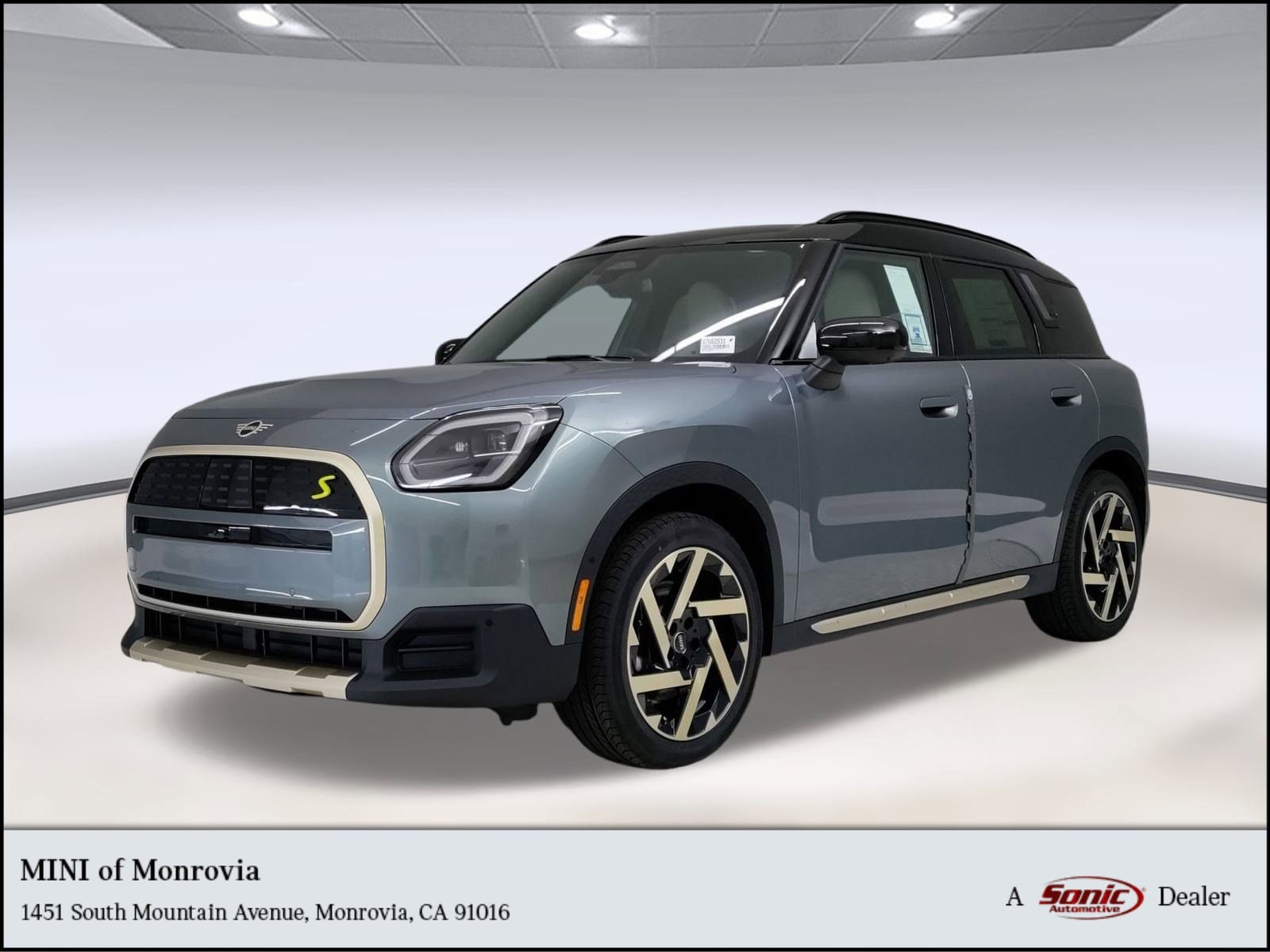2025 MINI Countryman SE's photo