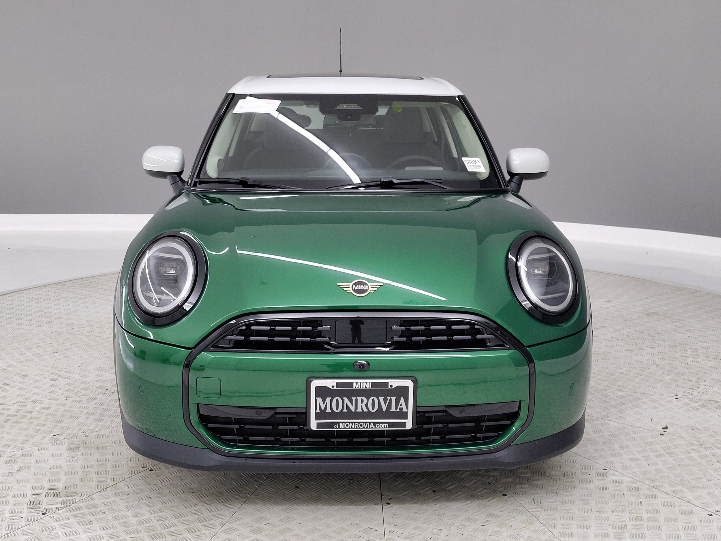 2025 Mini Cooper Iconic photo 2