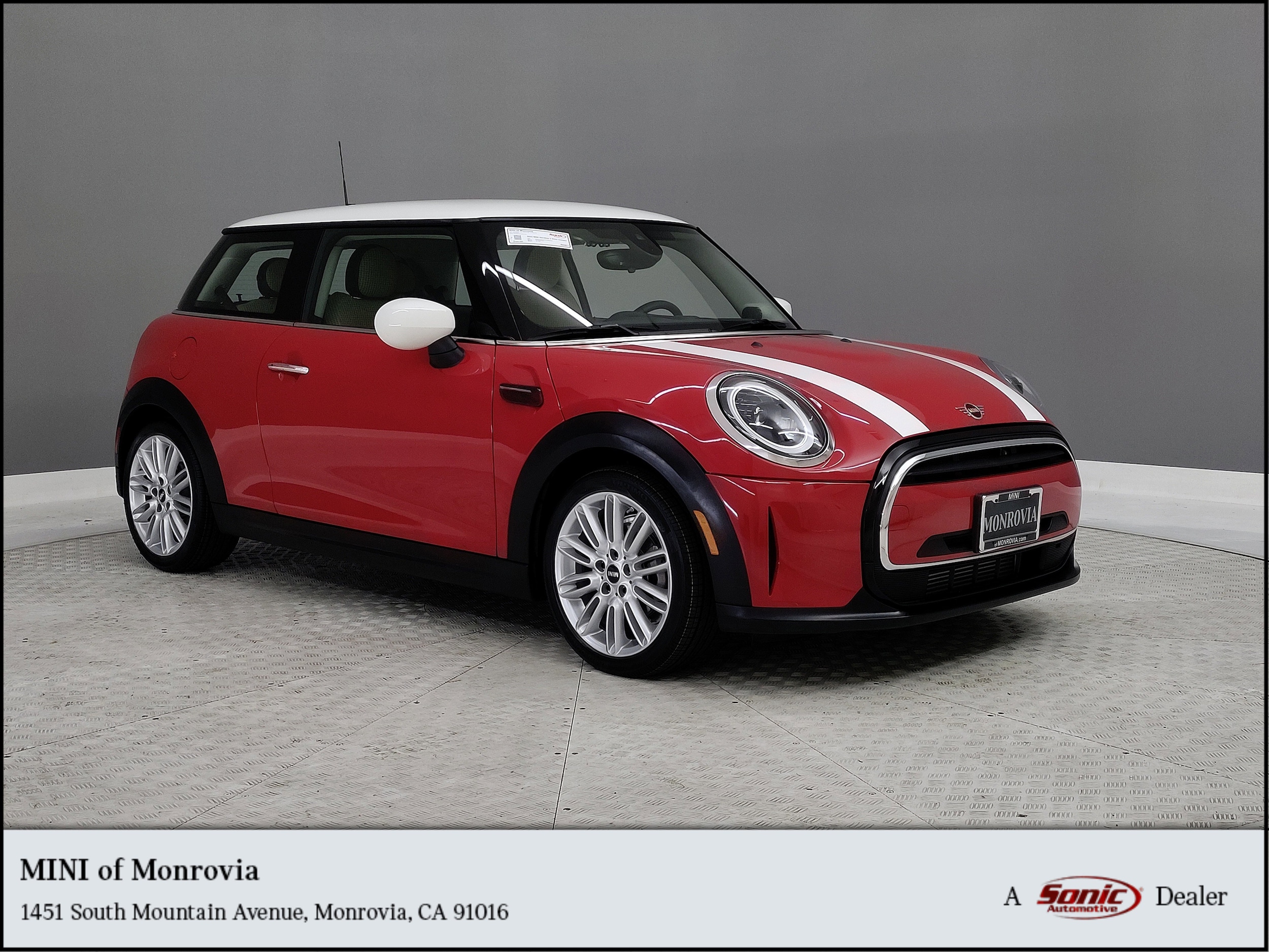 2023 MINI Hardtop 2 Door Base's photo