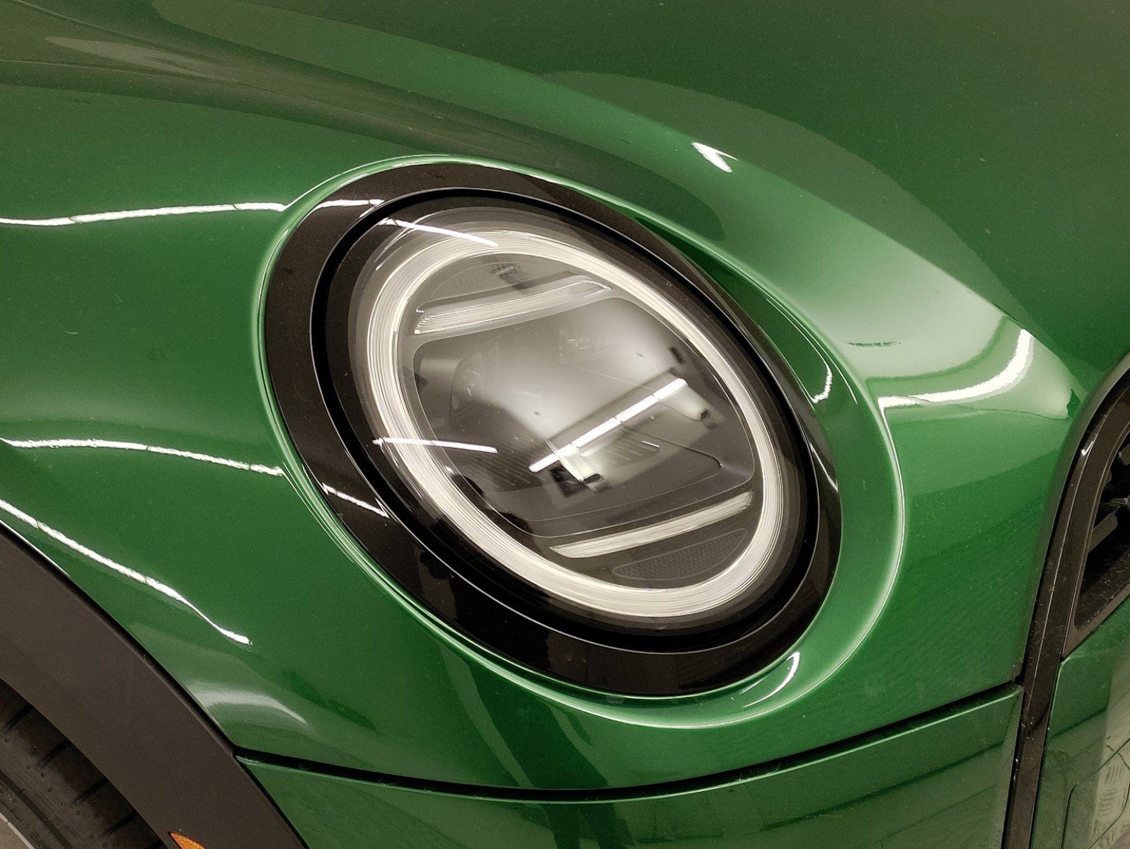 2025 Mini Cooper 4 Door Hardtop Iconic photo 3